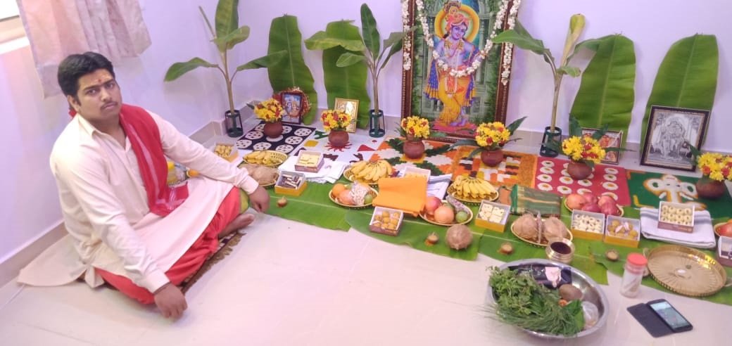Book Best Pandit in Bangalore for all types of pujas with Puja materials. Vedic Pujas | One-Stop Solution | Hassle-Free. Call +918872675118.